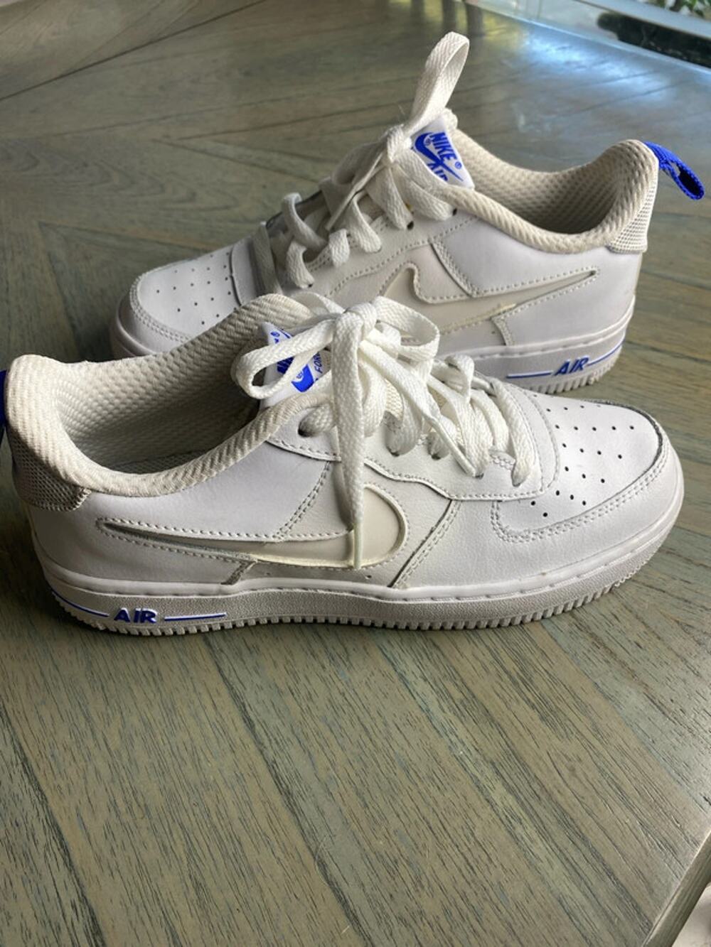Boys white Air Force 1 ‘07 LV8 sneakers size 5Y